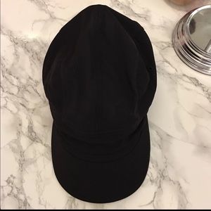 Lululemon women black hat  NWOT